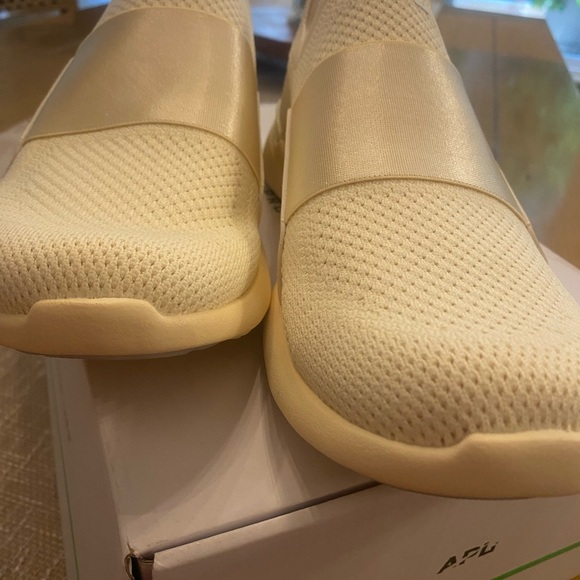 APL men’s Techloom Bliss cream athletic Sneakers NEW size 9.5 with box - Picture 7 of 12